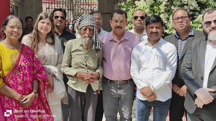 बेटों ने पिता को बंद कराया, जेल अधीक्षक ने छुड़ाया