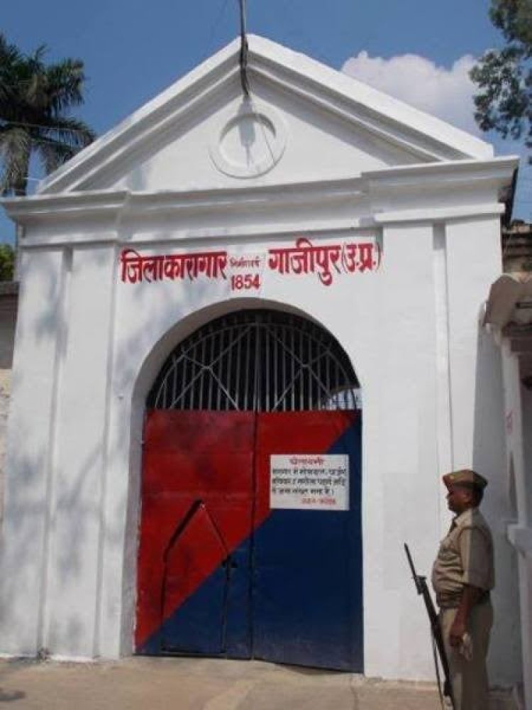 गाजीपुर जिला जेल अधीक्षक निलंबित