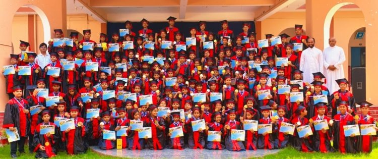 सेंट पीटर्स सी. से. स्कूल में दीक्षांत समारोह संपन्न, उत्कृष्ट विद्यार्थियों को किया गया सम्मानित